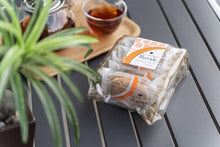 Load image into Gallery viewer, TeaTime Rusk Caramel Almond 5 pcs
